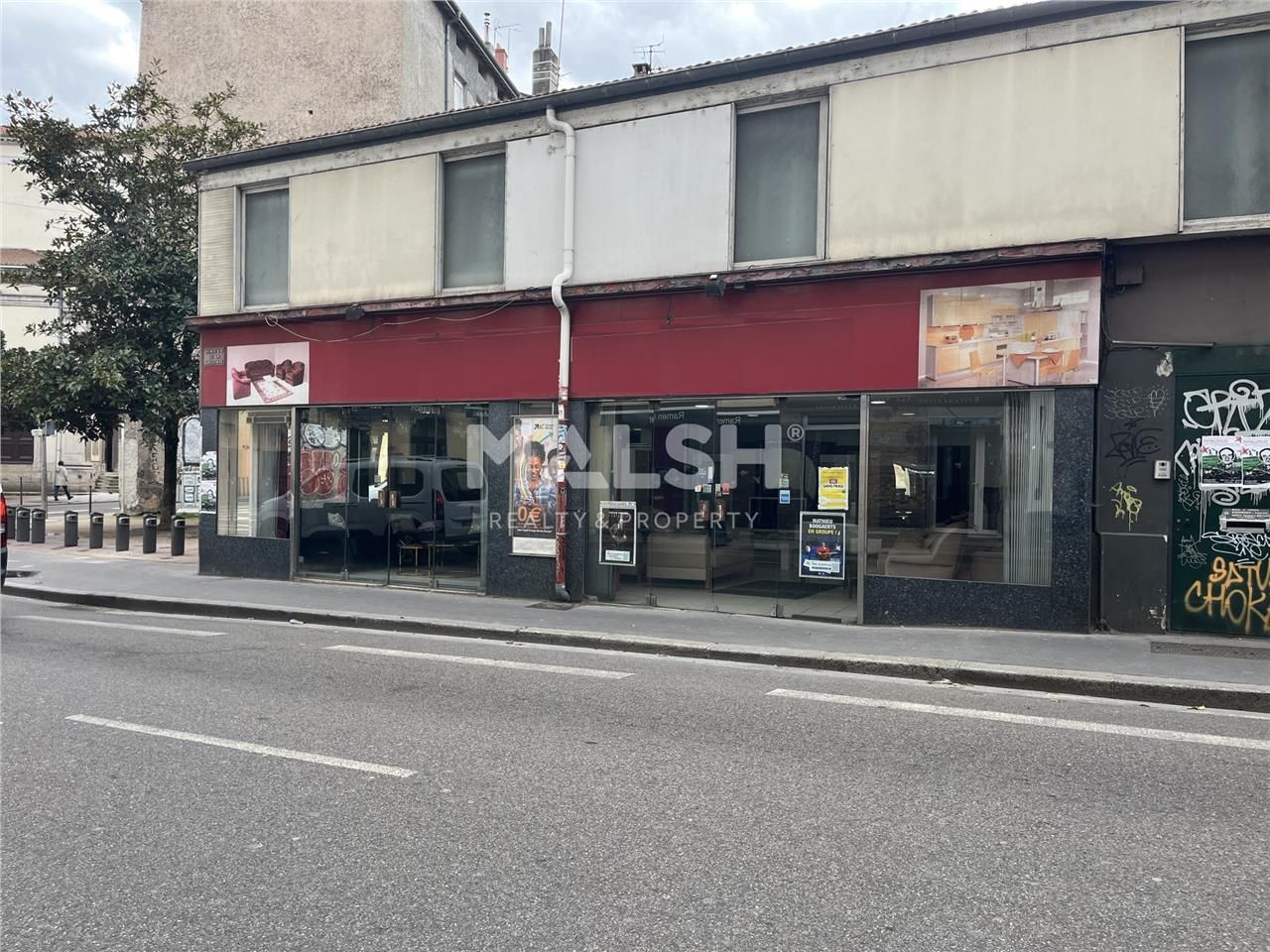 Nous vous proposons à la location, un local comme