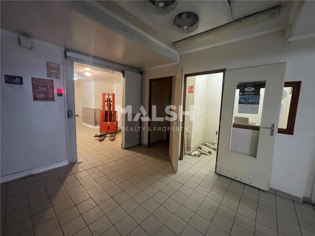 Nous vous proposons à la location un local commer