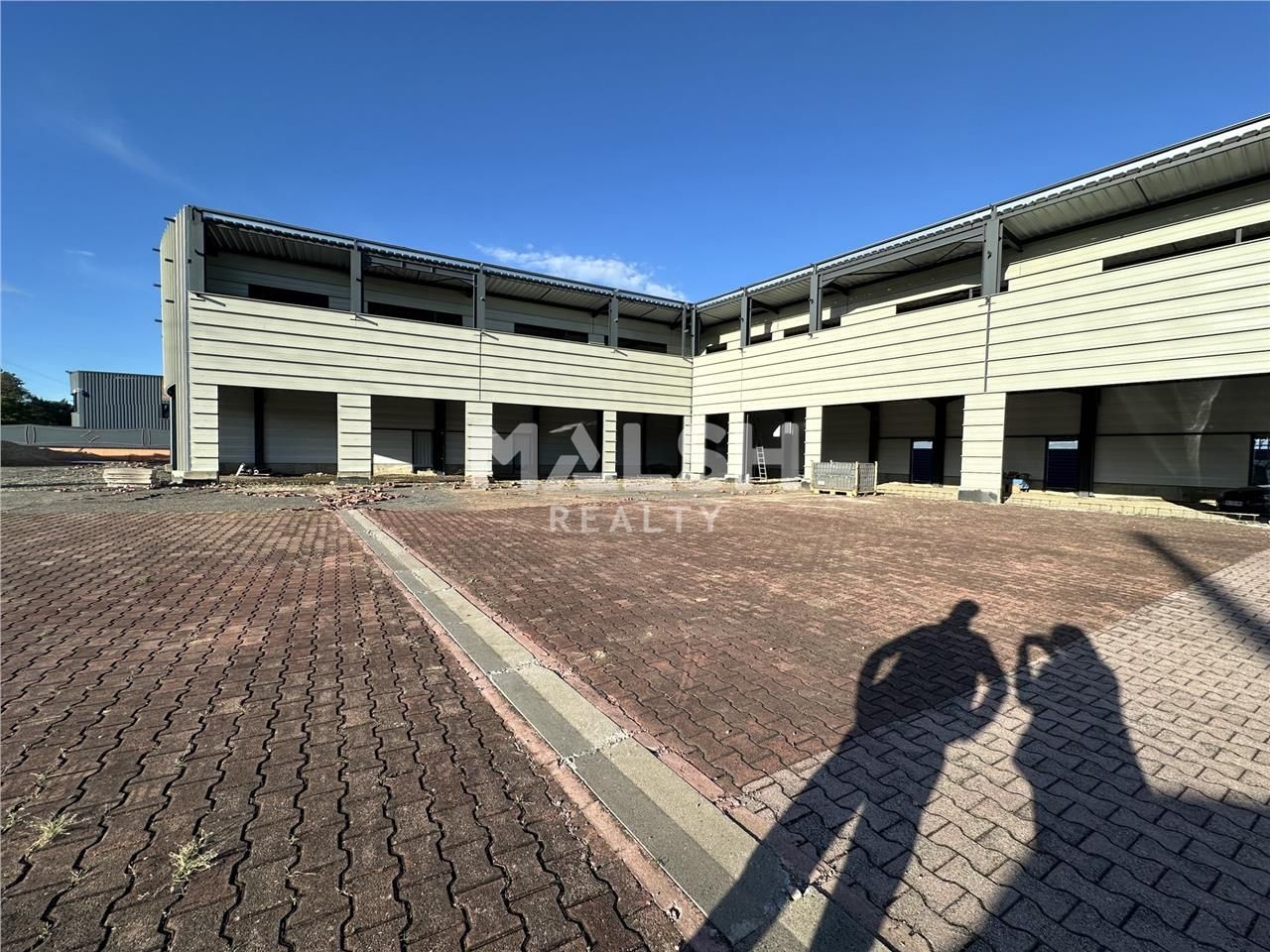 Au sein d'un parc d'activités en construction, no