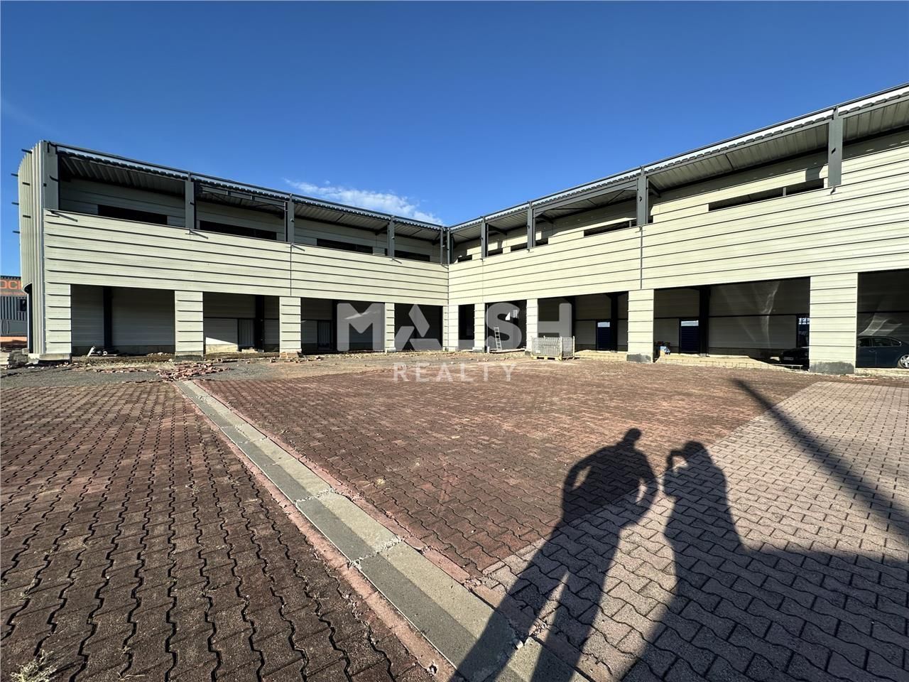 Au sein d'un parc d'activités en construction, no