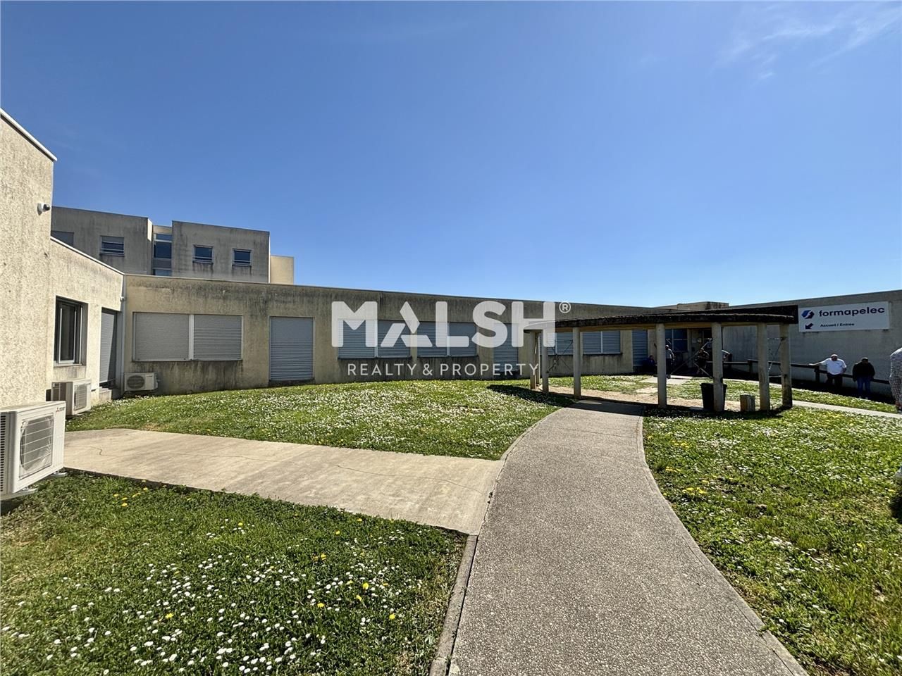 Nous vous proposons à la location, 772 m² de bure