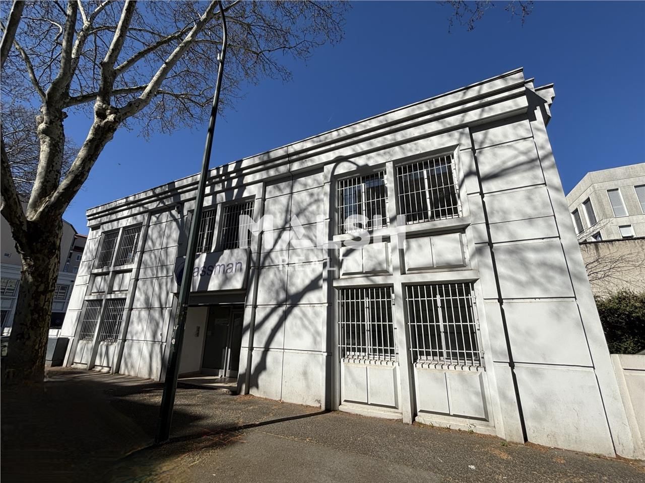 Nous vous proposons à la vente, des bureaux spaci