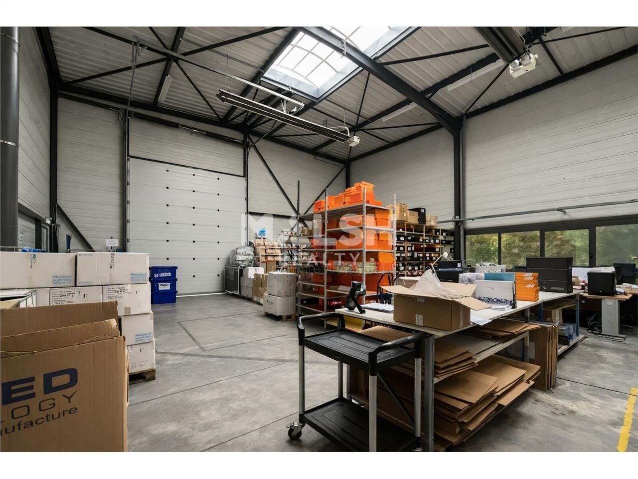 Au sein d'un parc tertiaire boisé et qualitatif à