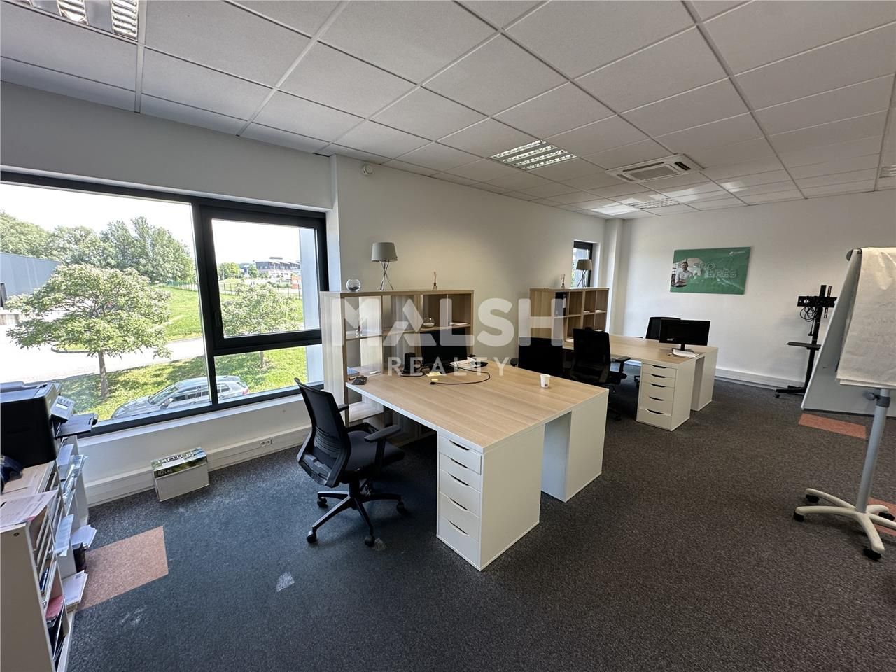 A proximité immédiate de l'échangeur autoroutier 