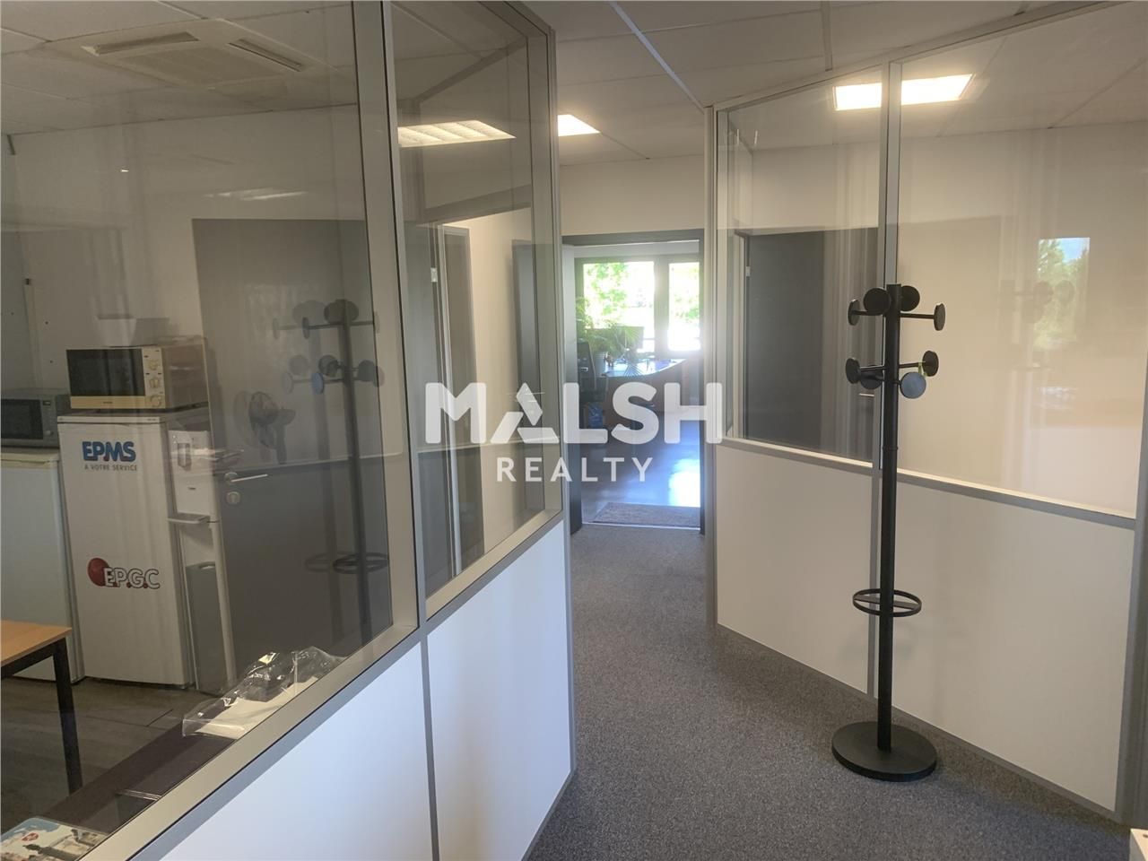 Nous vous proposons des bureaux en bon état à lou