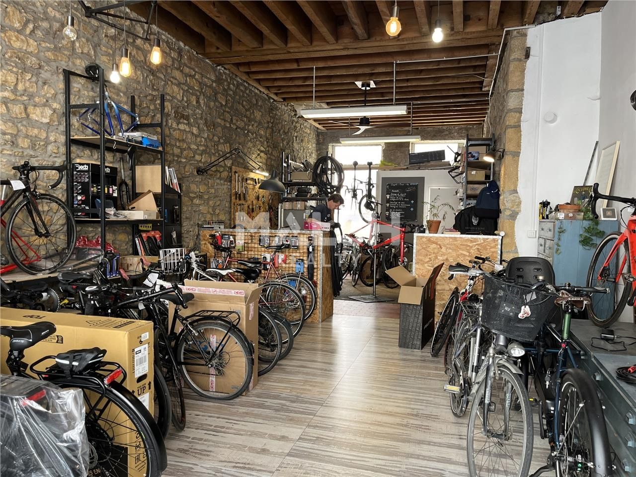 Nous vous proposons  à la location, un local comm