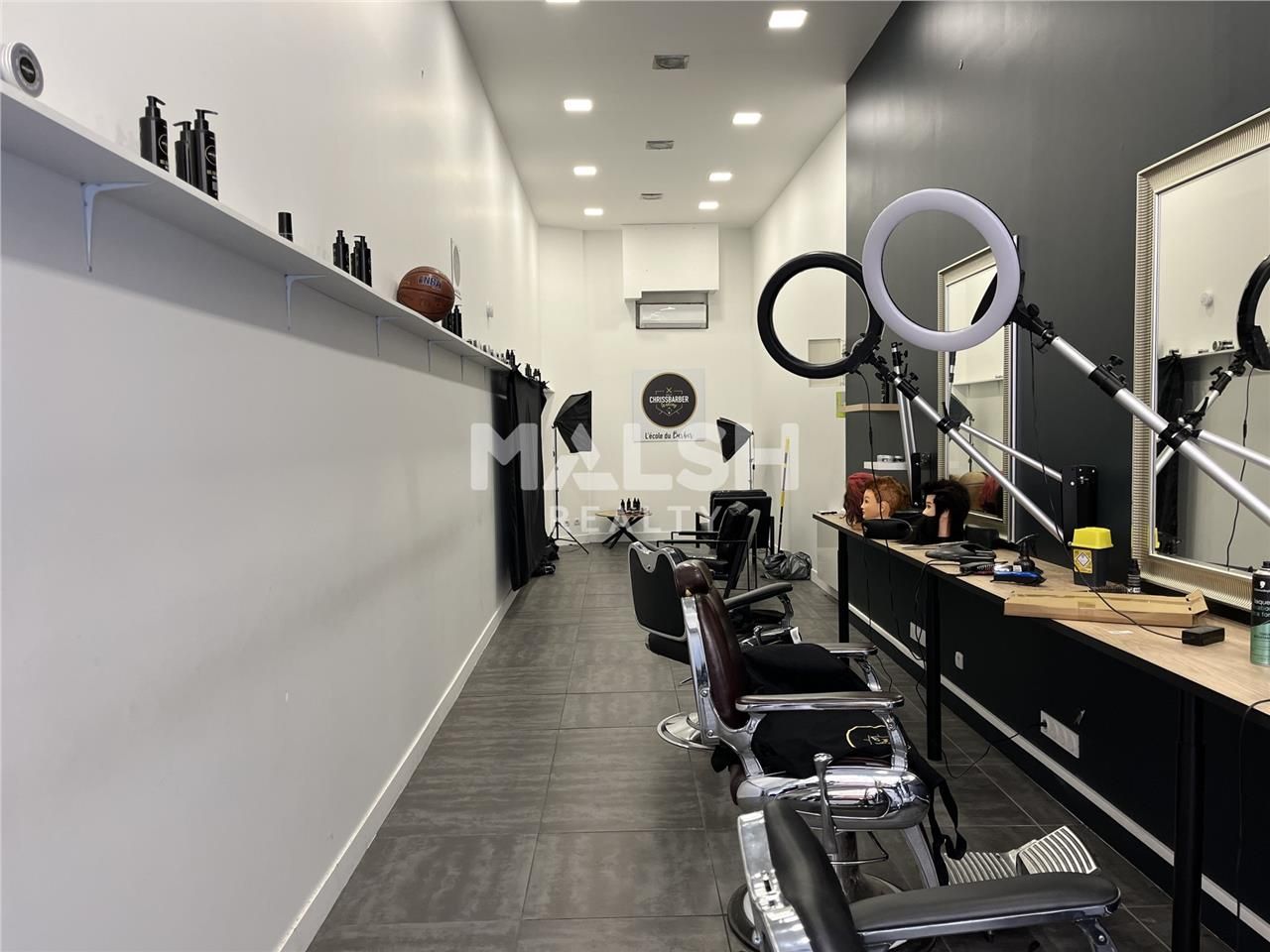 Nous vous proposons à la location, un local d'une