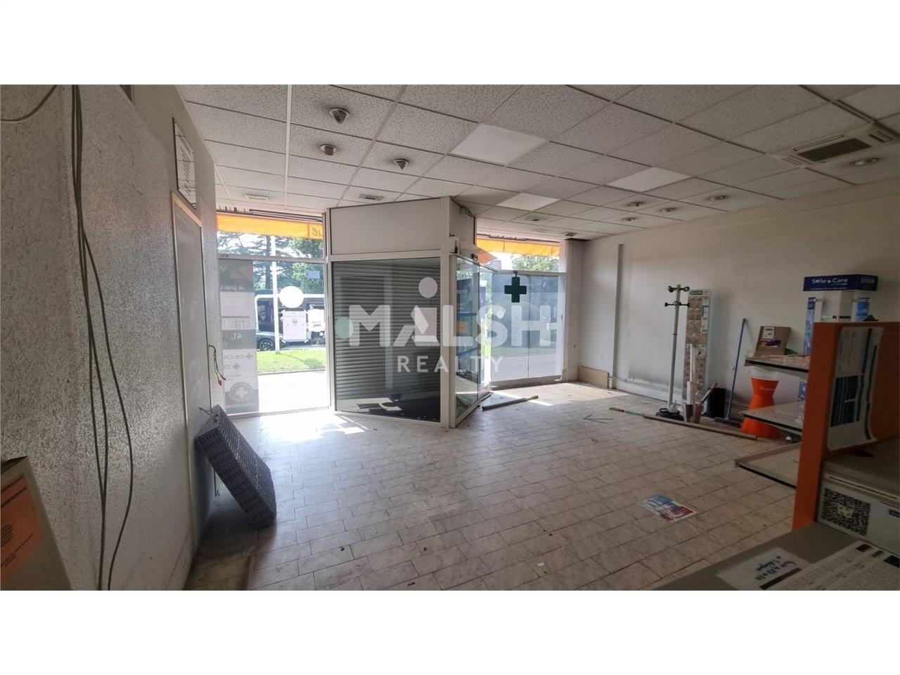 Nous vous proposons à la vente, un local commerci