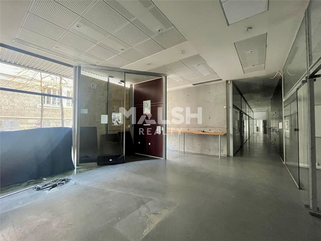 Nous vous proposons à la location un local commer