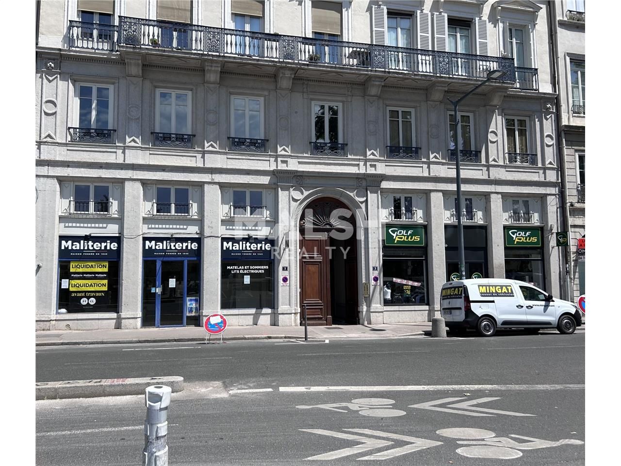 Nous vous proposons à la location, un local d'une