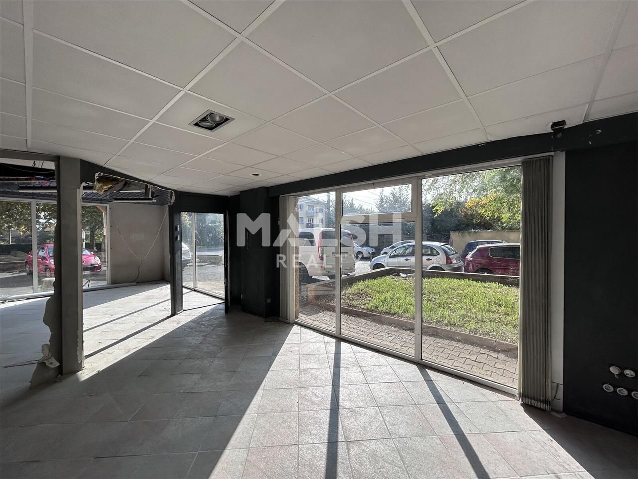 Nous vous proposons à la location un local d'une