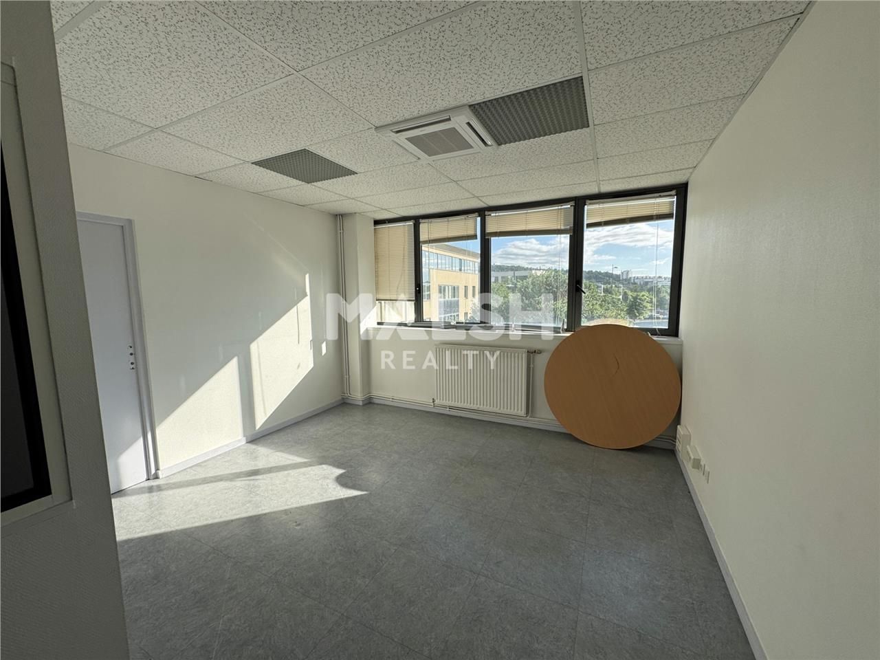 Nous vous proposons à la location, divers bureaux