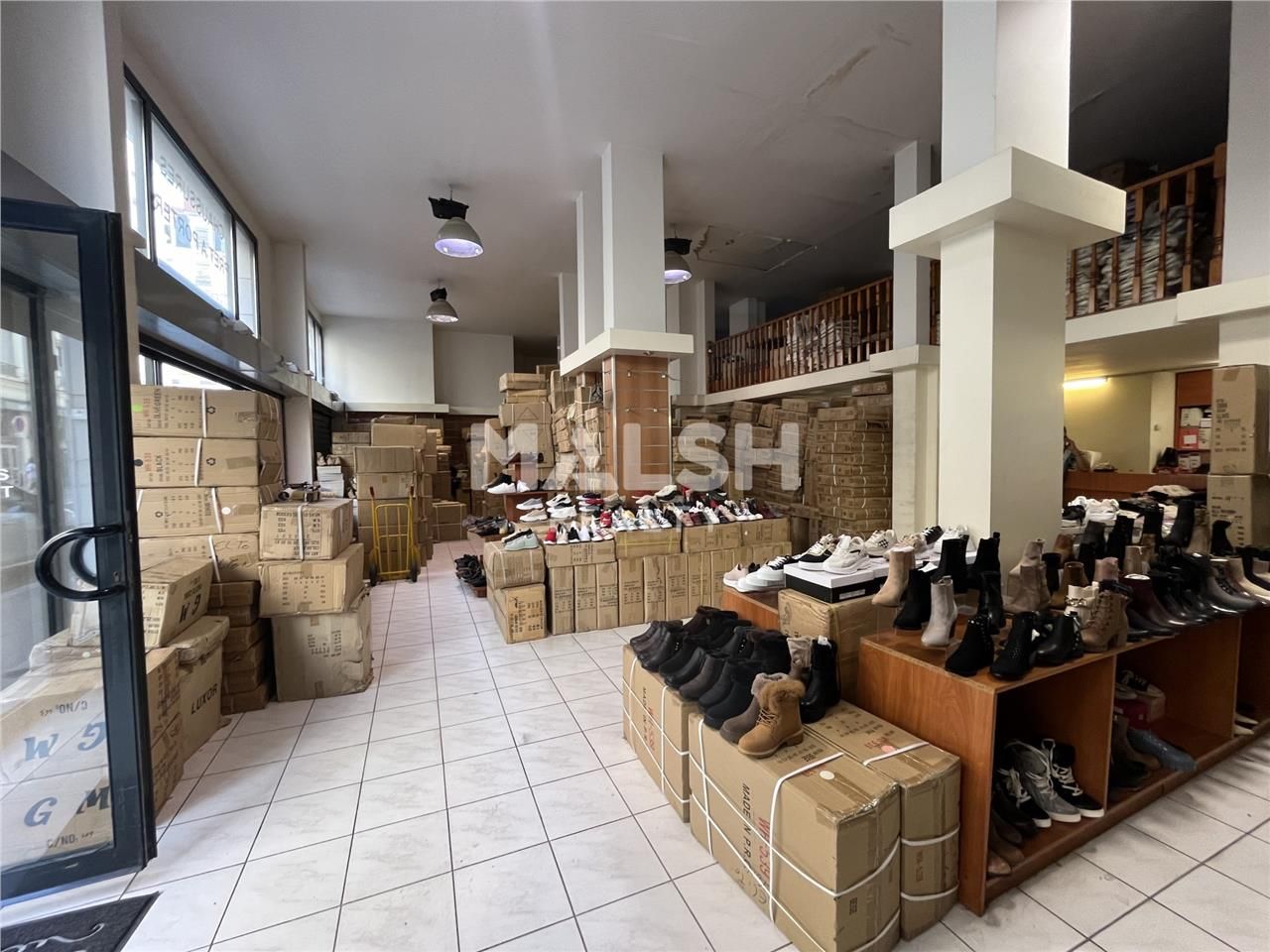 Nous vous proposons à la location un local commer