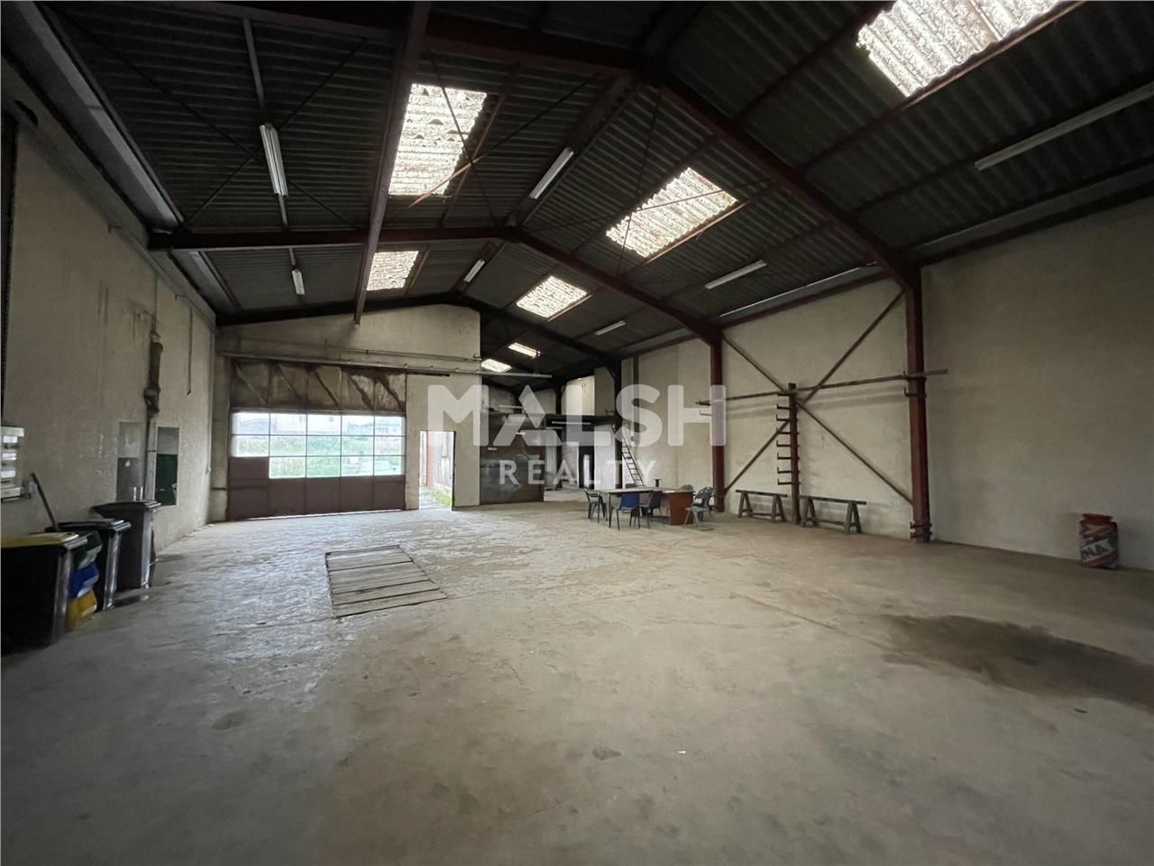 Nous vous proposons à la location, un local d'act