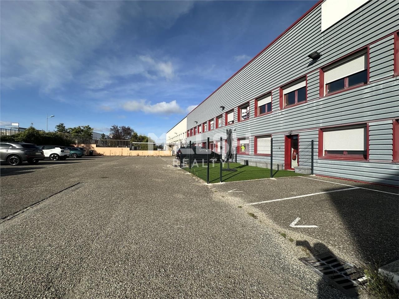 Au coeur de la ZI de Caluire, dans un bâtiment in