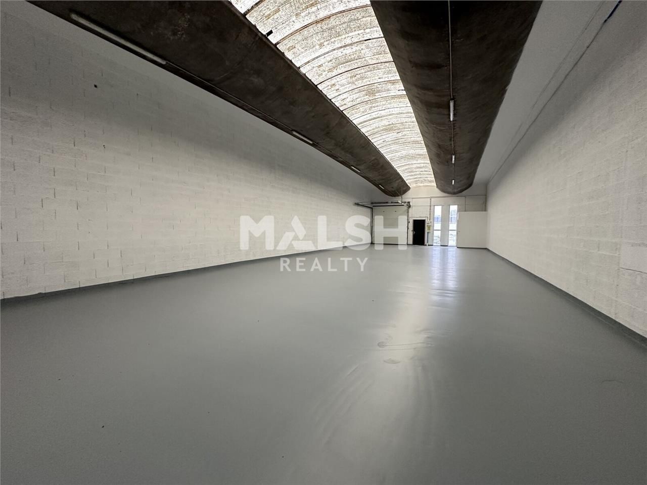 Au sein d'un parc d'activités clos et sécurisé av