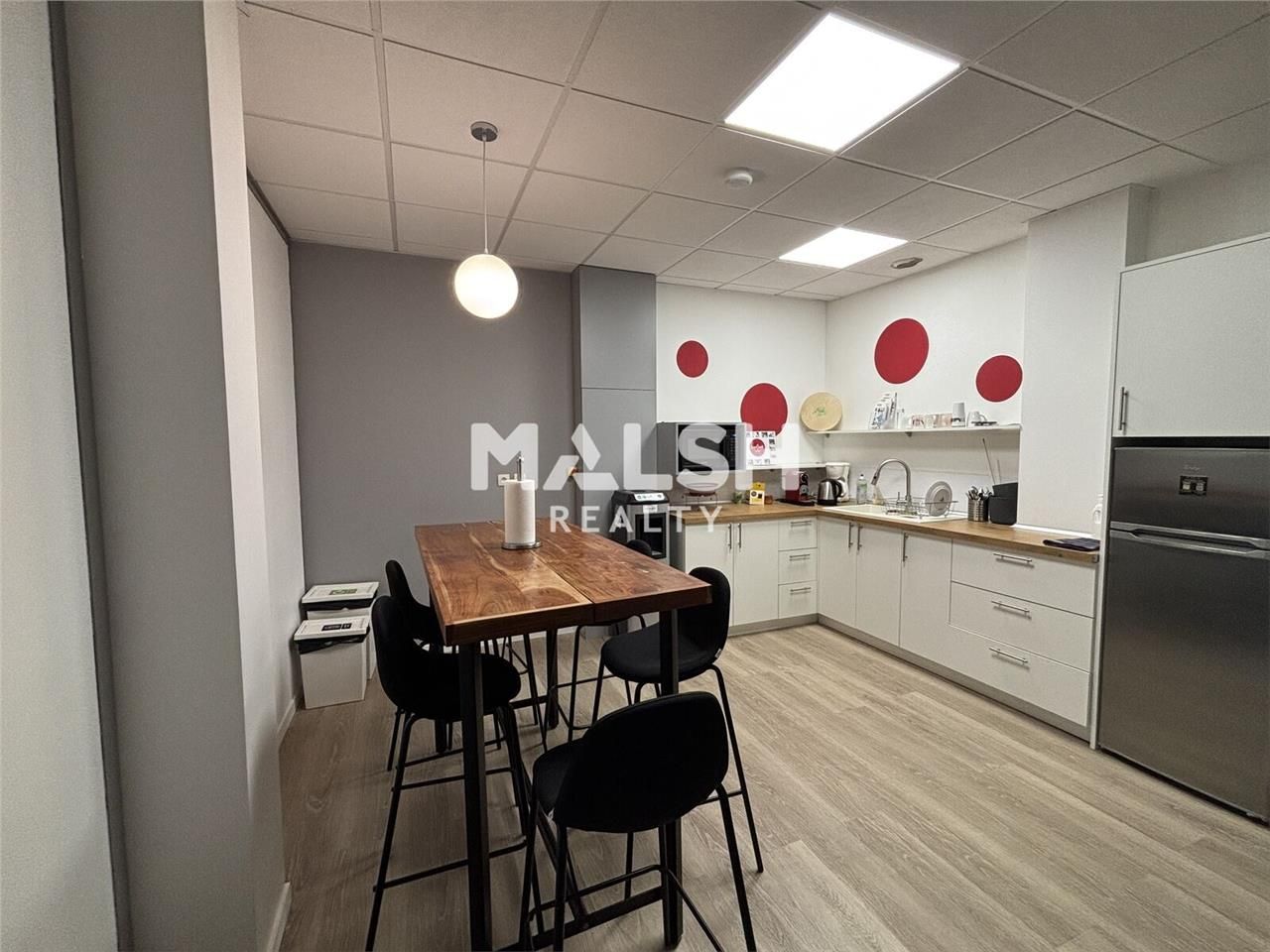 Nous vous proposons à la vente des bureaux d'une