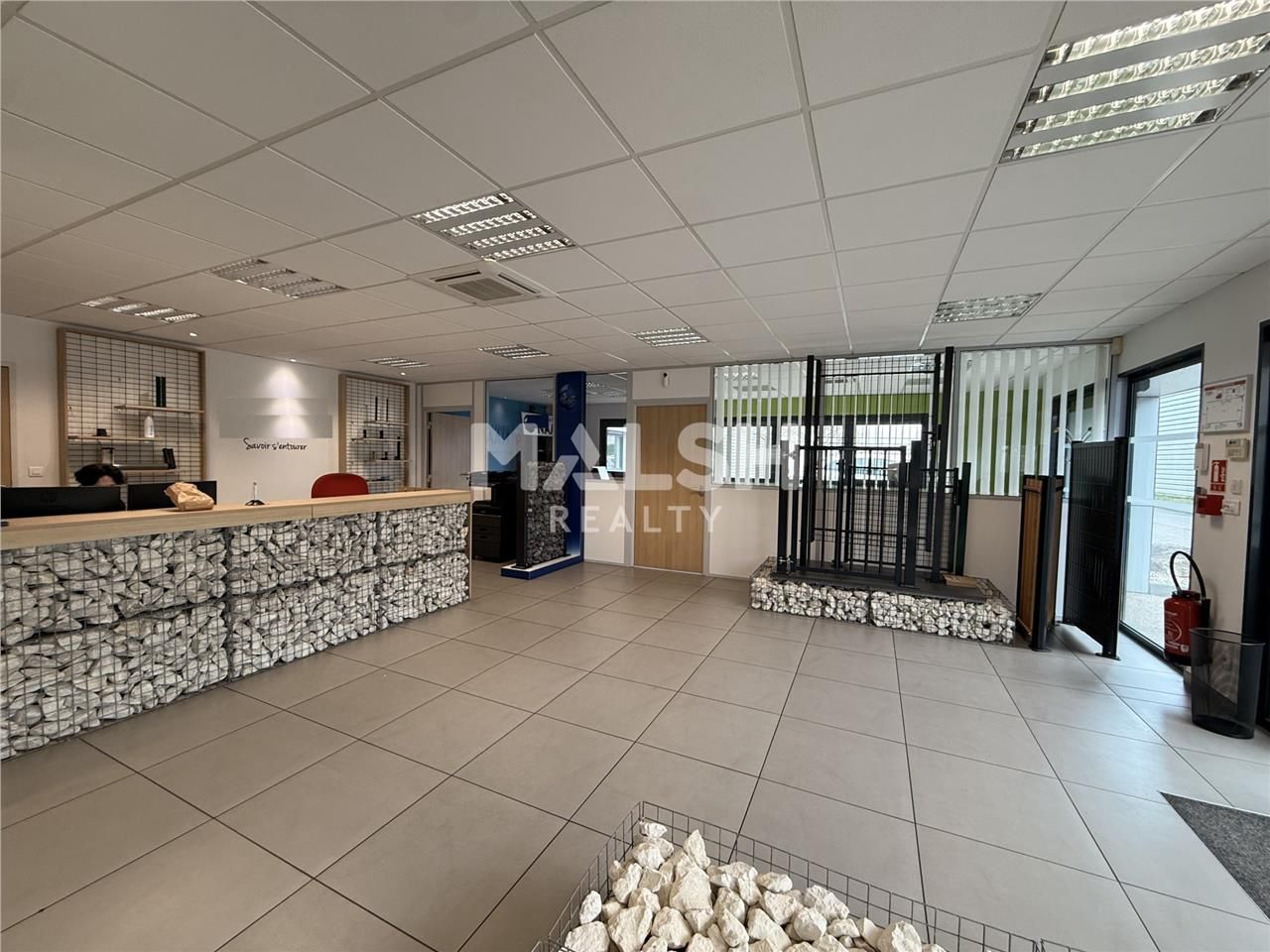 Sur un terrain indépendant et clos de 3 572 m², n