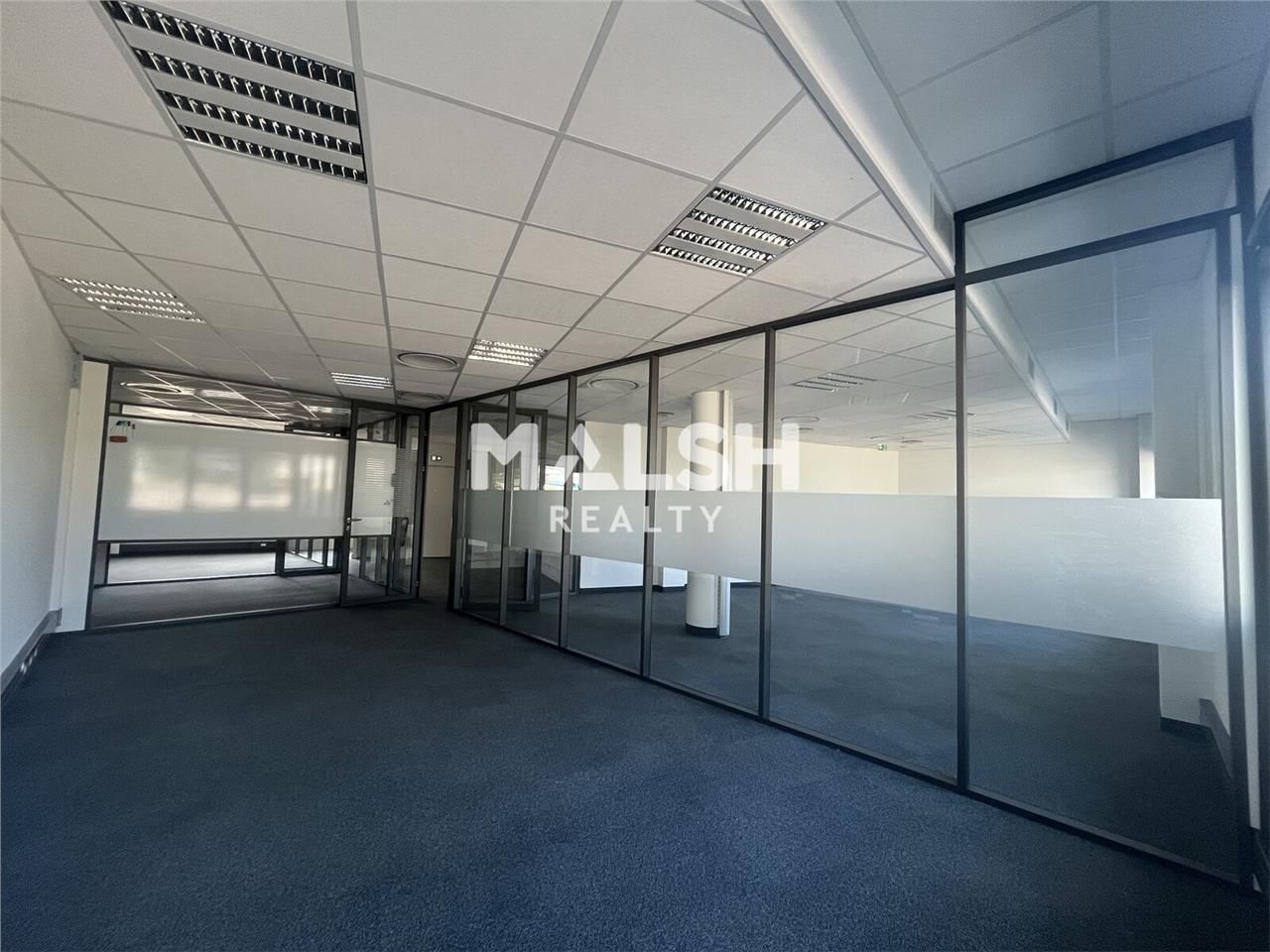 Nous vous proposons à la location 456 m² de burea