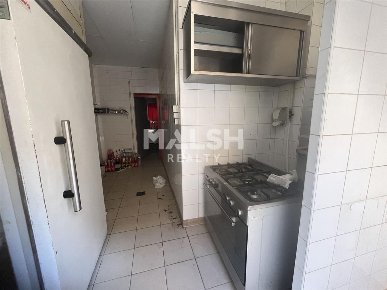 Nous vous proposons à la location un local commer