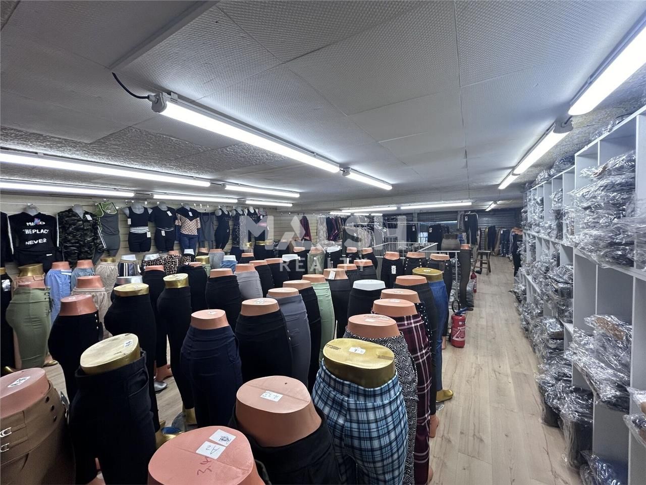 Nous vous proposons à la location un local commer