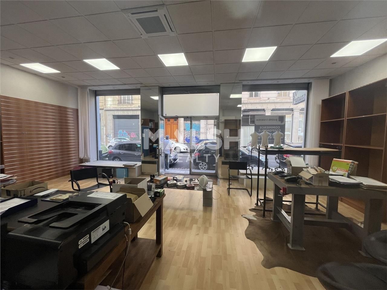 Nous vous proposons à la cession un local commerc