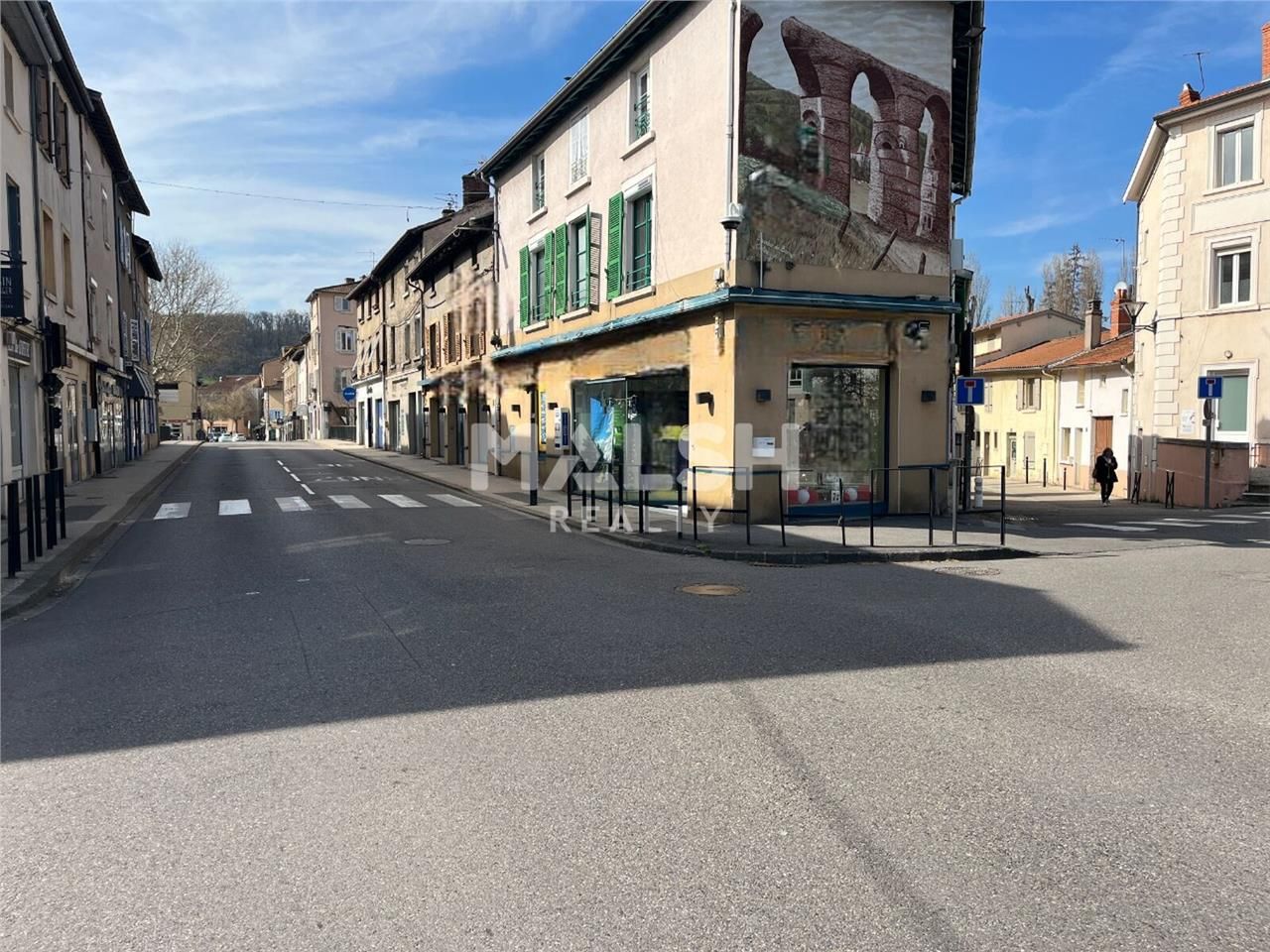 Nous vous proposons à louer, boutique d'angle en 