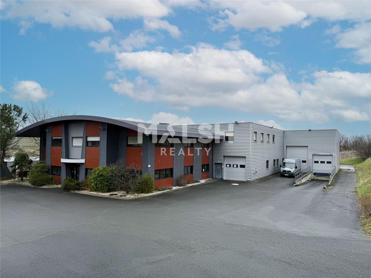 Sur un terrain indépendant et clos de 4721 m², no