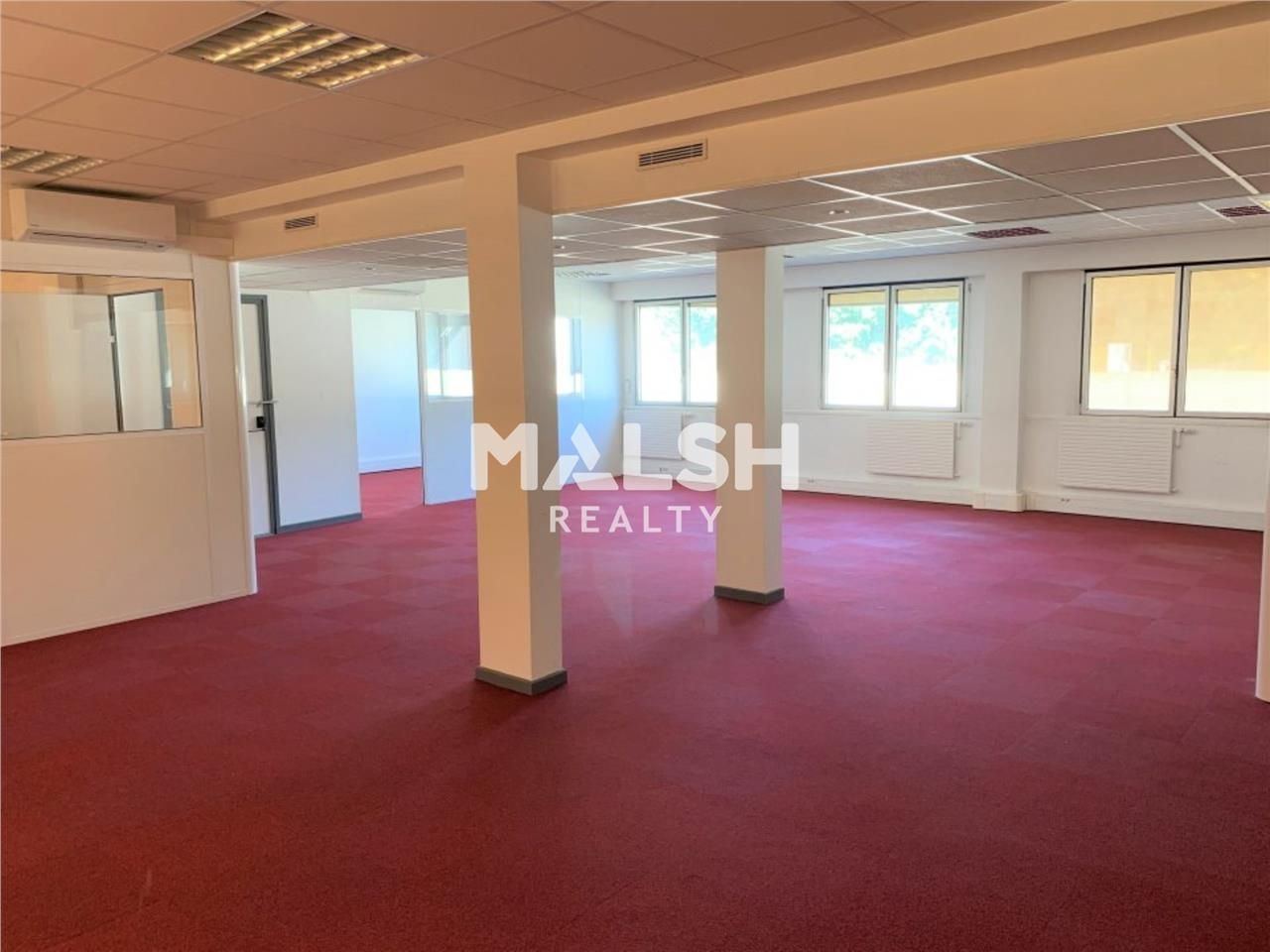 Dans un cadre verdoyant à Ecully à proximité immé