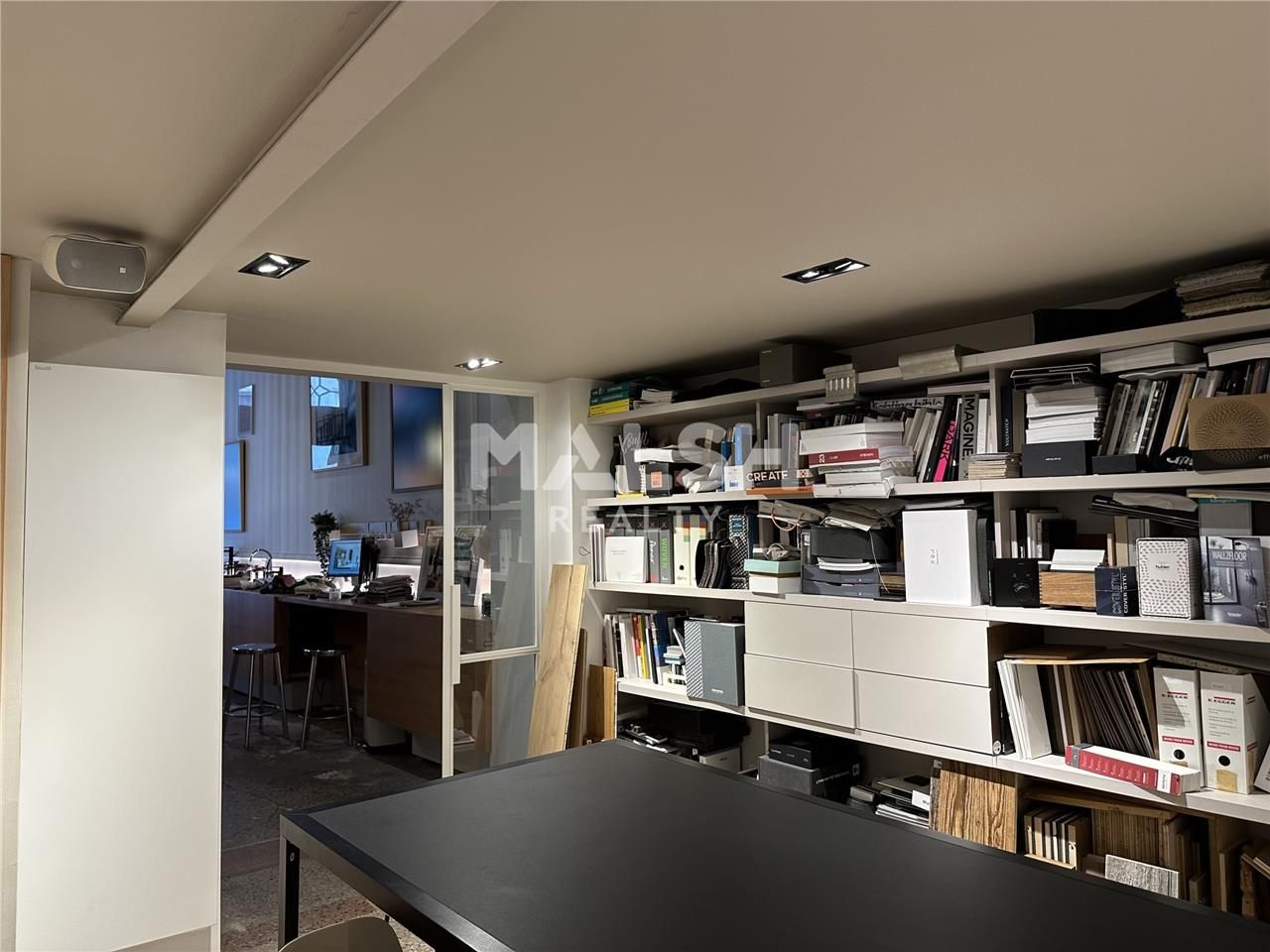 Situé sur un emplacement numéro 1 à proximité imm