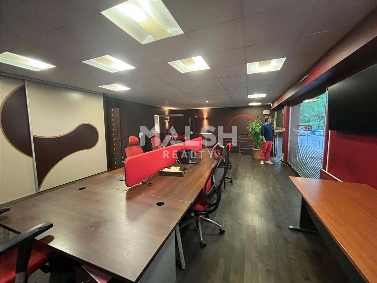 Nous vous proposons à la location un local commer