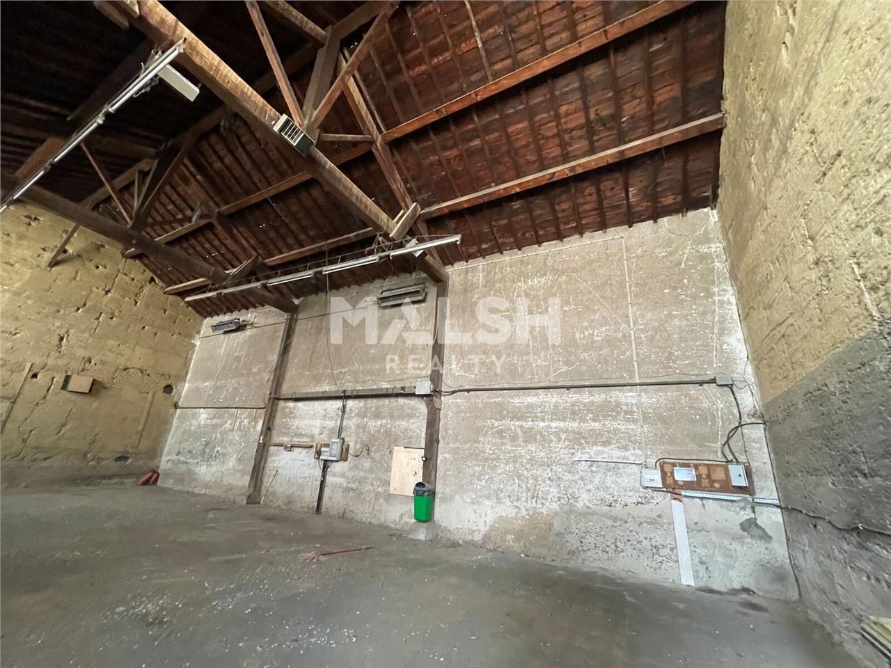 Nous vous proposons à la vente, un local d'activi