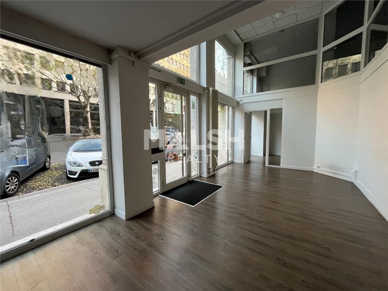 Nous vous proposons à louer, un local de 142 m² d