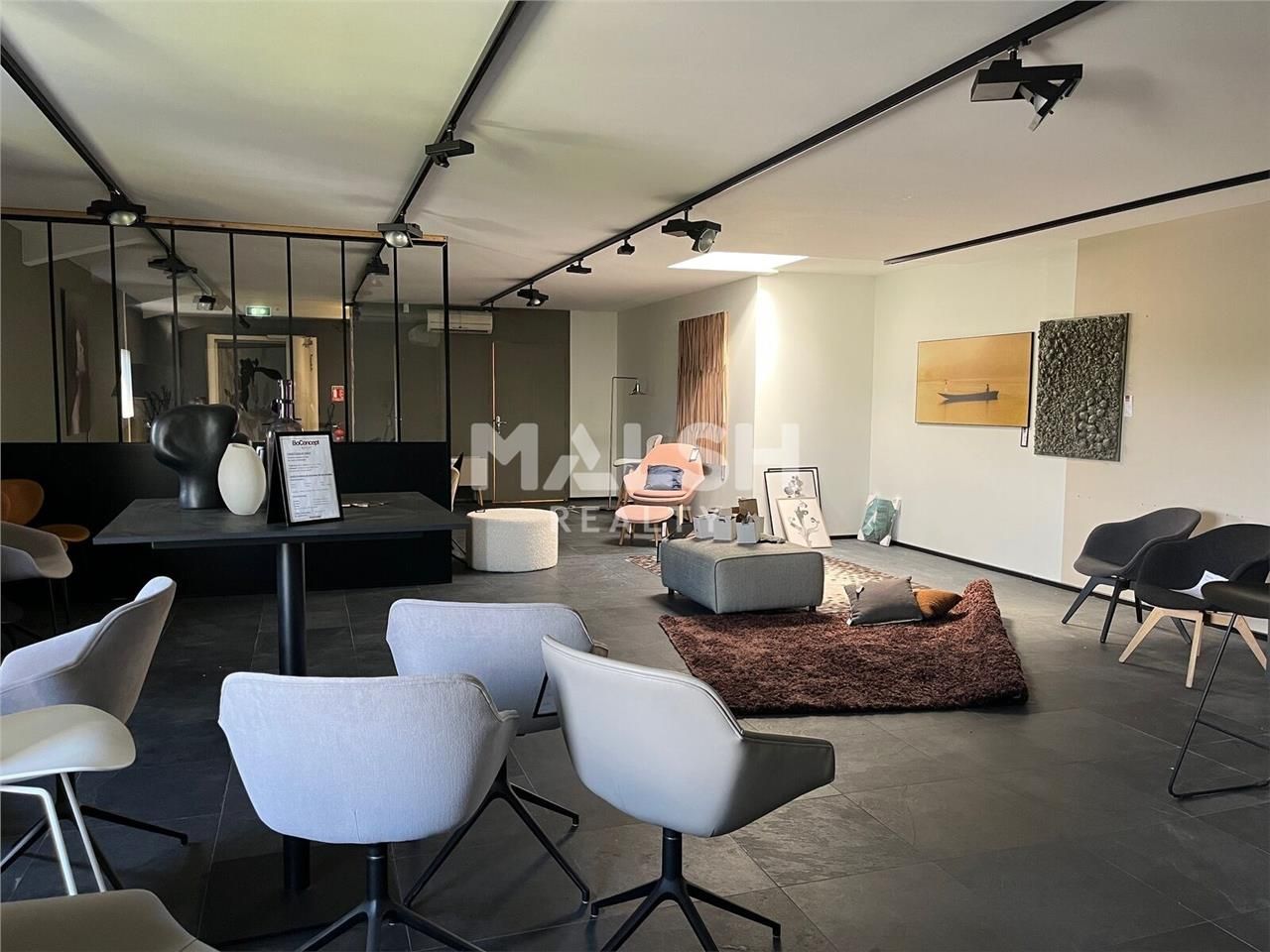 Nous vous proposons à la location un local commer