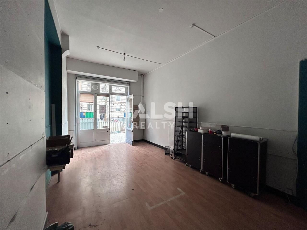 Nous vous proposons à la location un local commer