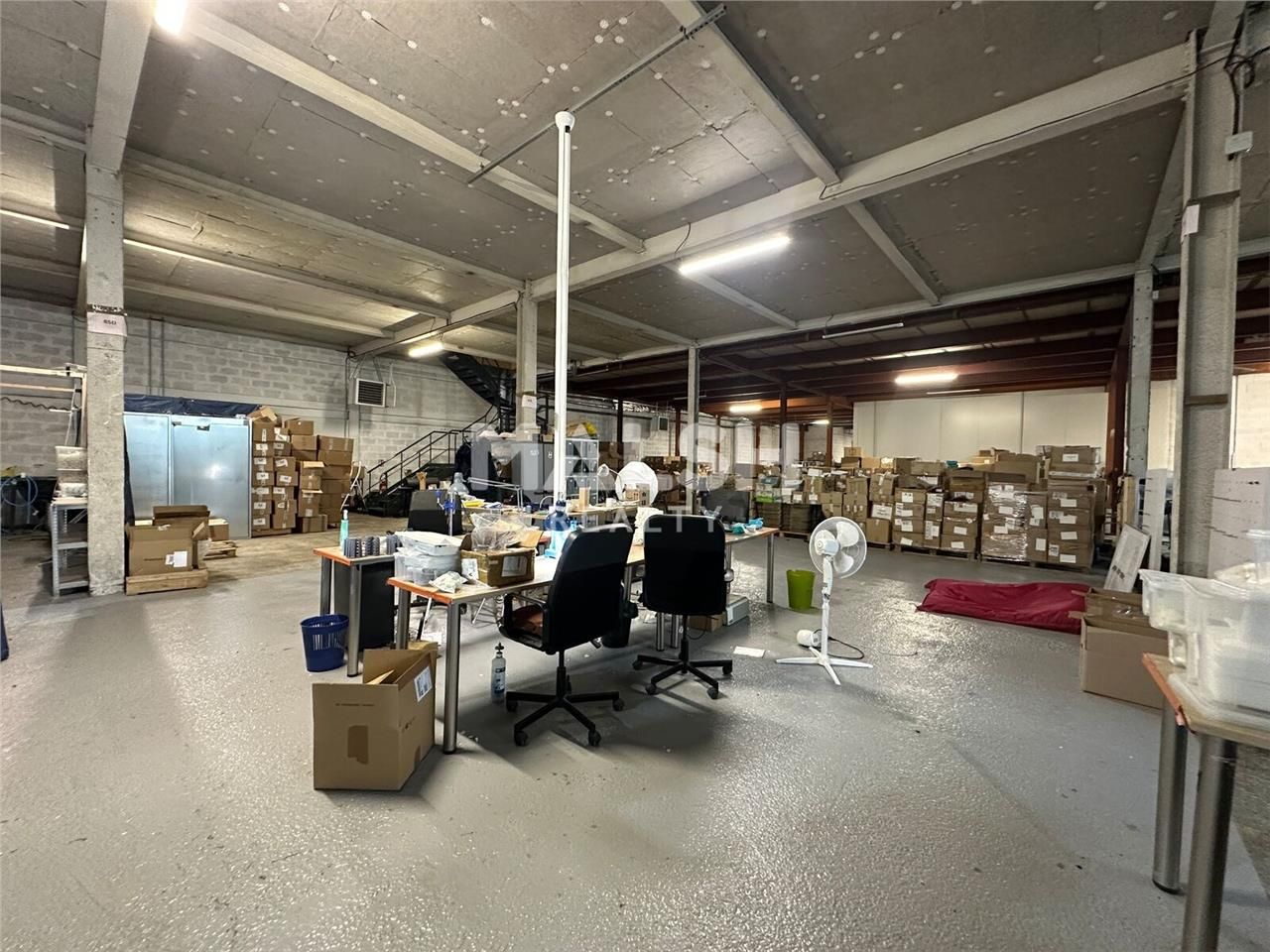 Au sein d'un parc d'activités mixte clos à Caluir