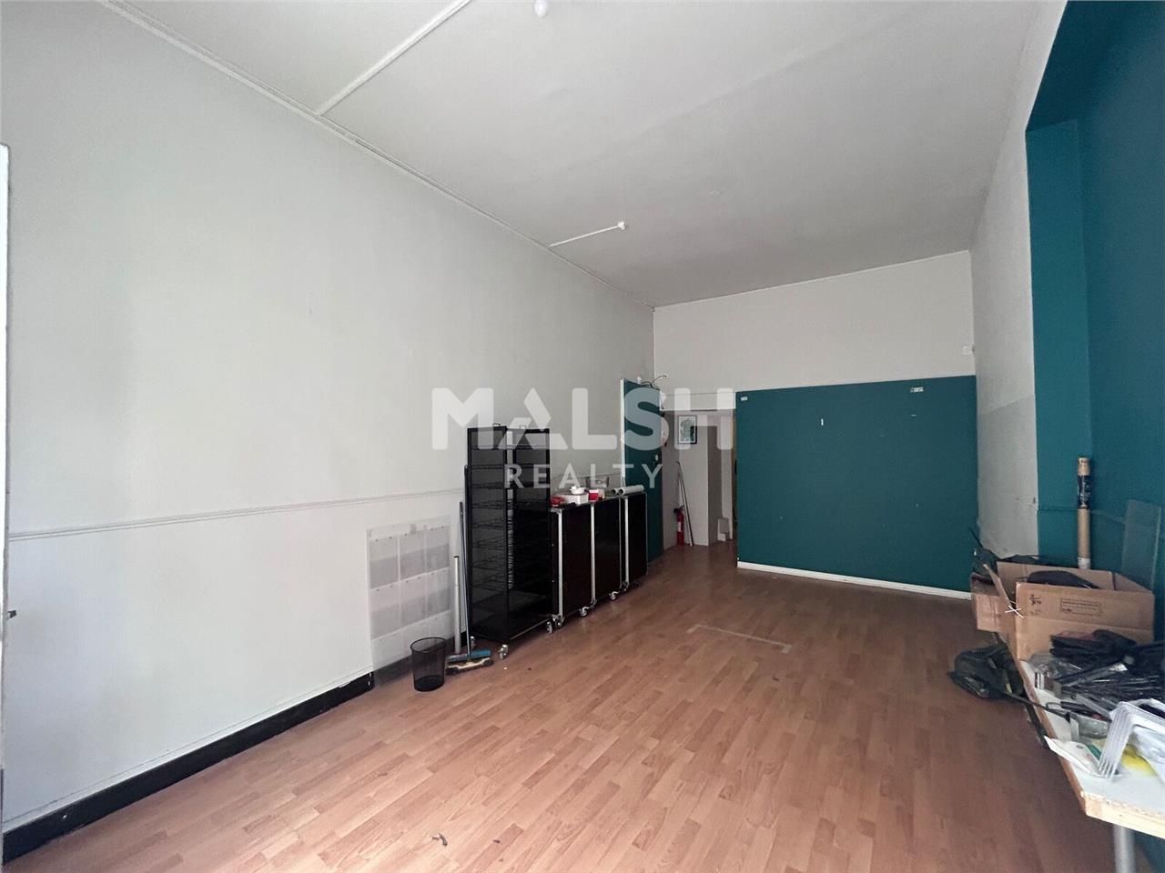 Nous vous proposons à la location un local commer