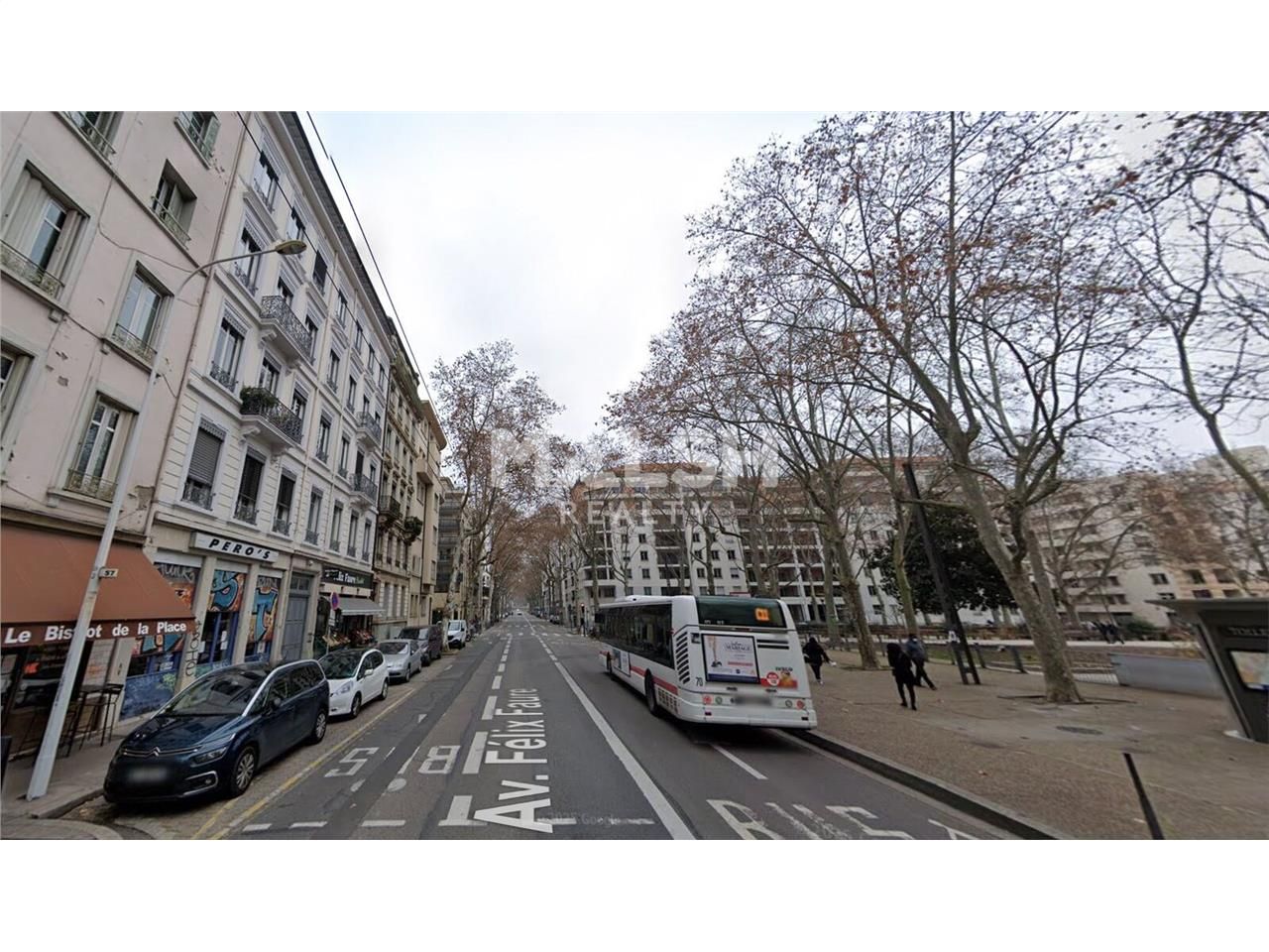 Nous vous proposons un local commercial d'environ