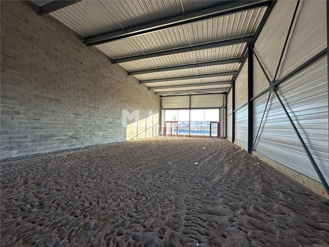 A l'entrée Est de Bourges, en face d'un ensemble 