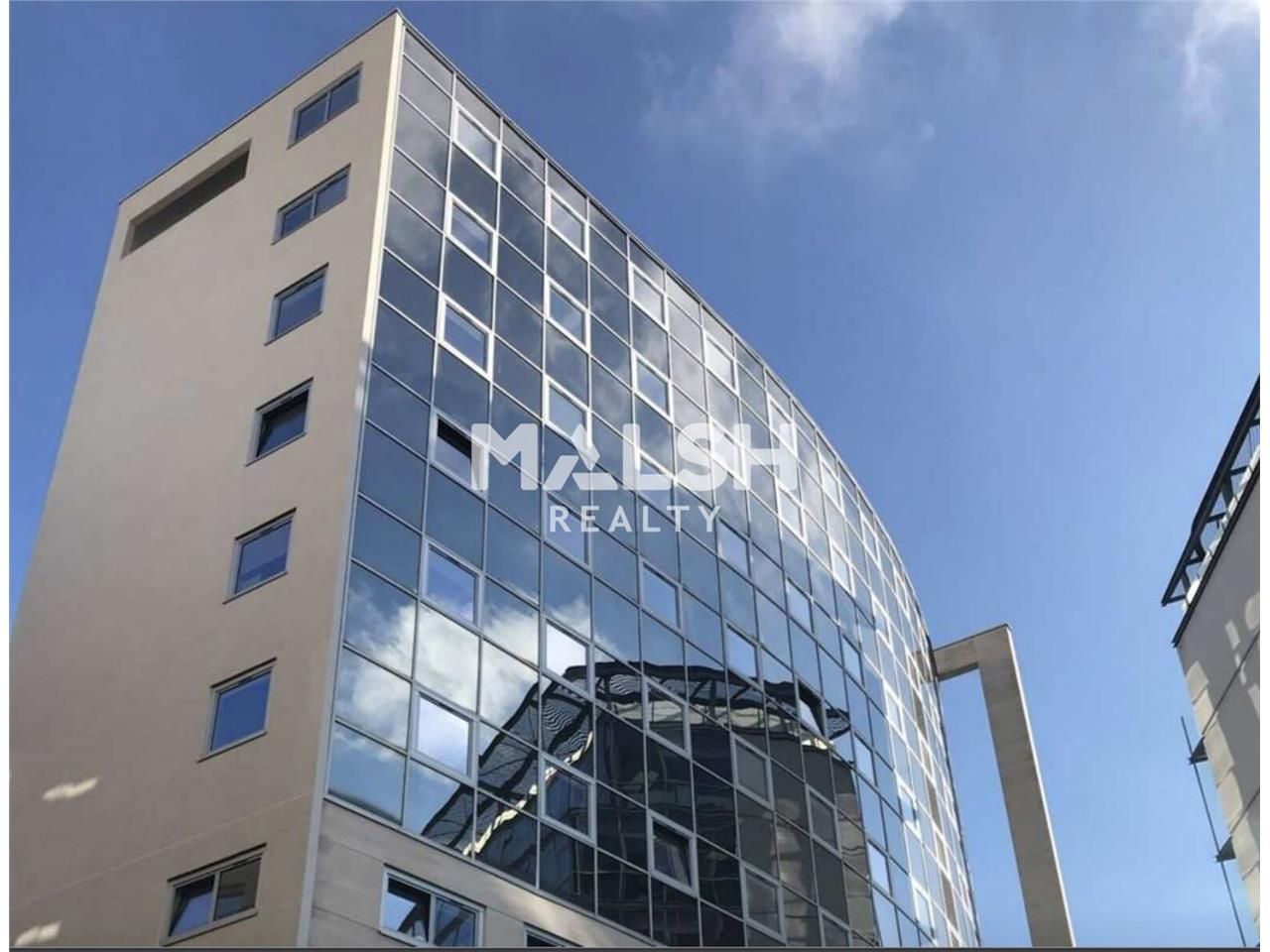 Nous vous proposons à la vente, des bureaux d'une