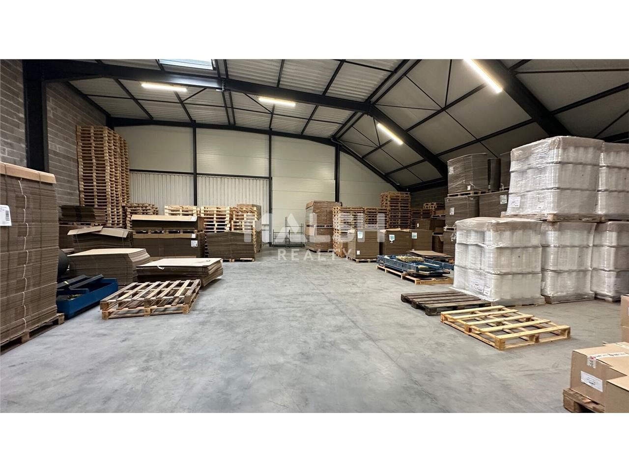 A proximité immédiate de l'autoroute A6 à Villefr