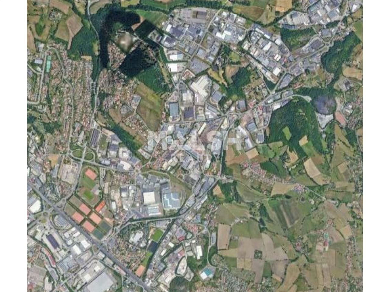 Terrain de 10024 m² non divisibles à Vendre à LA 