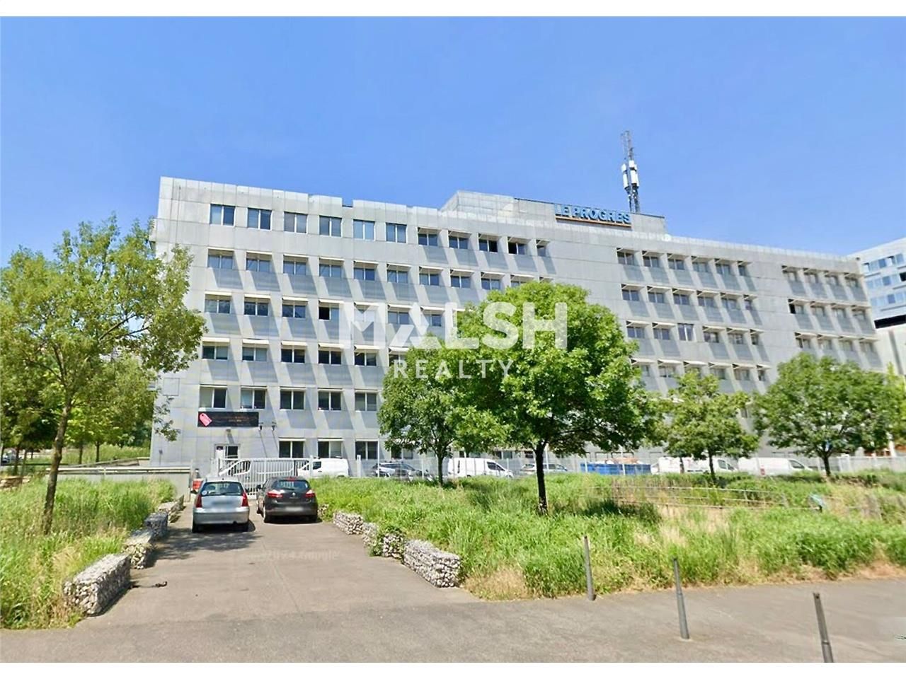 Nous vous proposons 453 m² de bureaux, idéalement