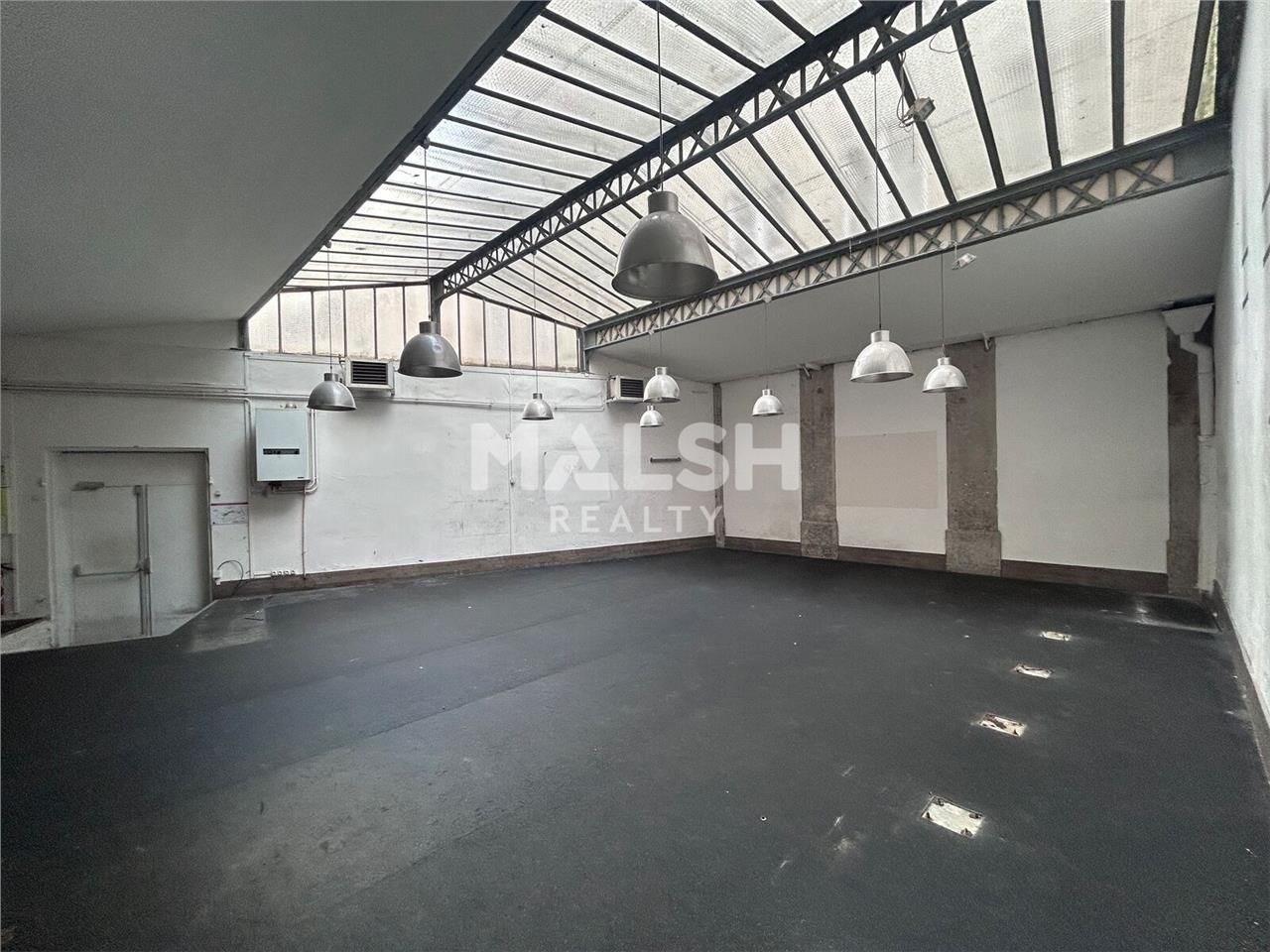 Nous vous proposons à la location un local commer