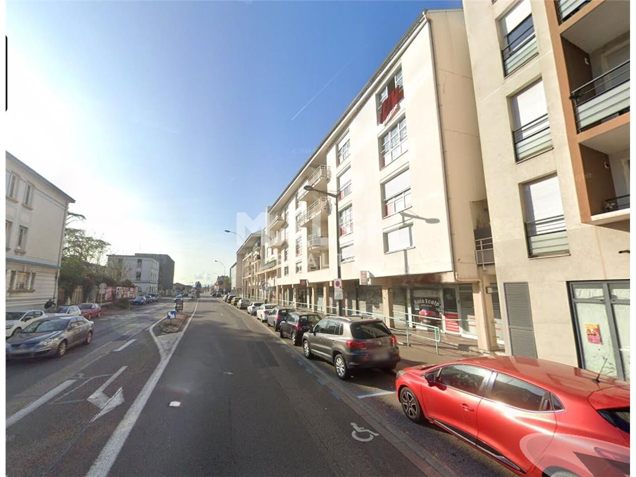 Nous vous proposons à la location un local commer