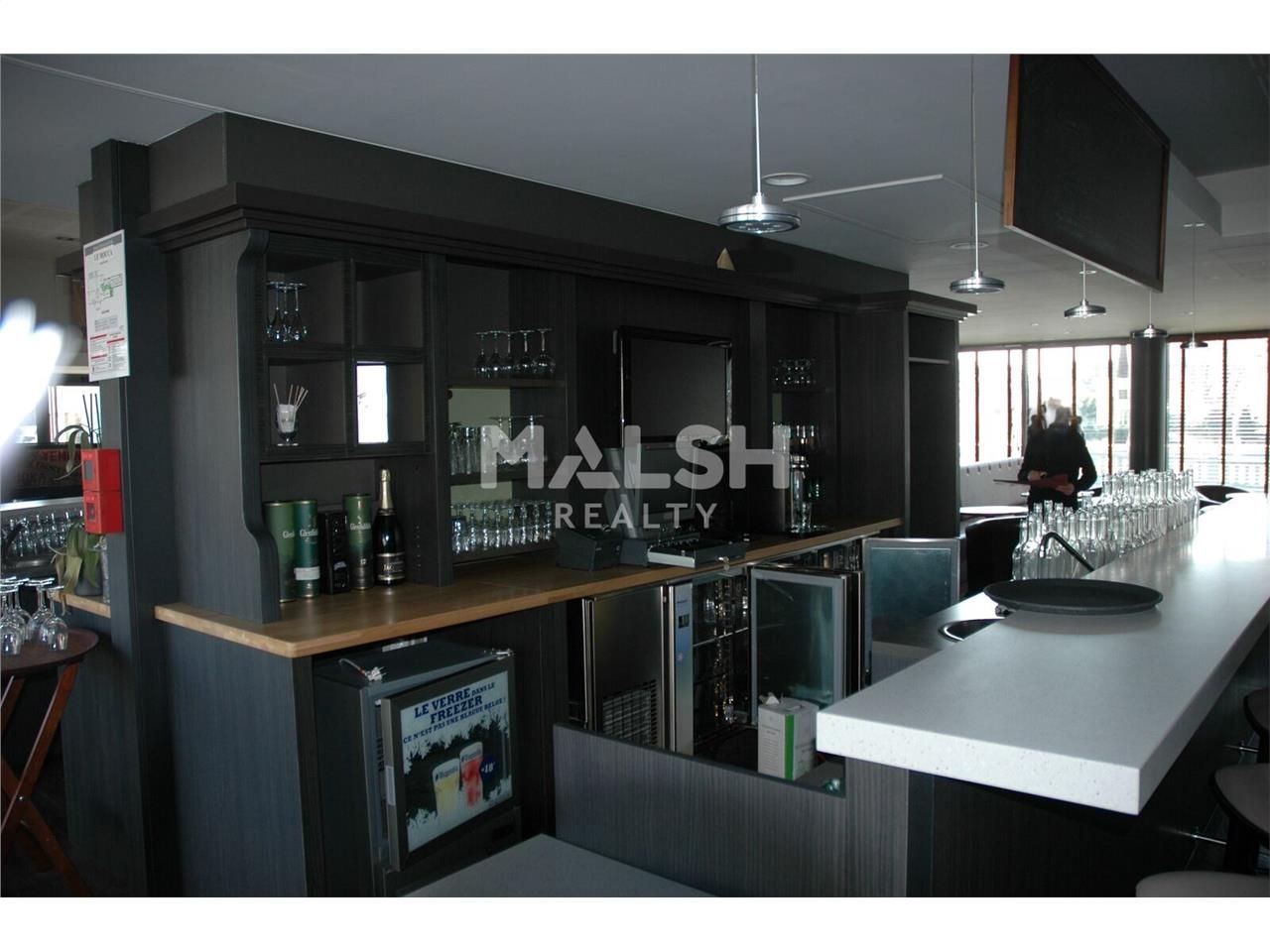 Au sein d'une zone commerciale dans le centre-vil