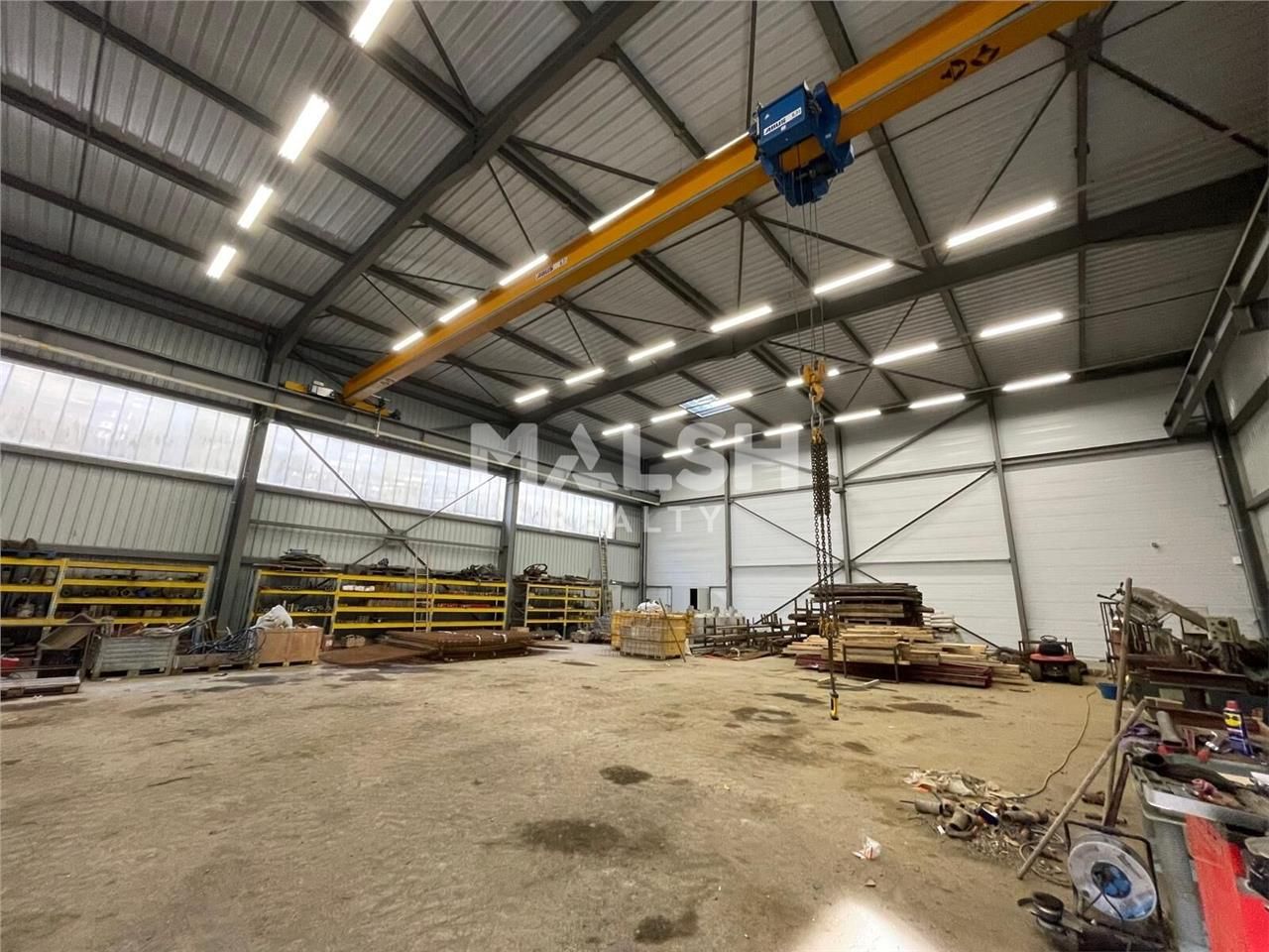 Sur un terrain indépendant, clos et sécurisé de 8