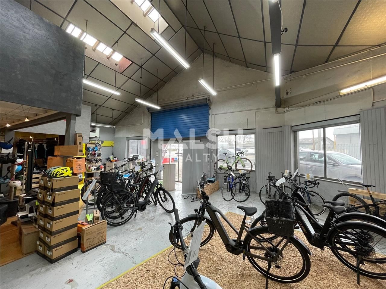 Nous vous proposons à la vente, un local d'activi