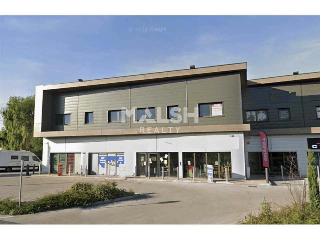 Nous vous proposons à la location, un local comme