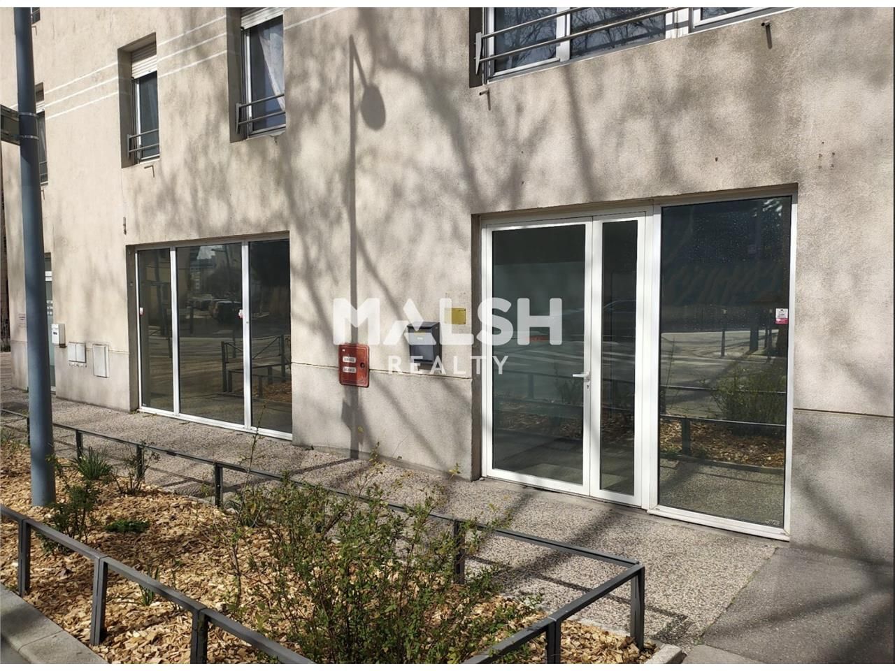 Retrouvez 94 m² de bureaux en rez-de-chaussée sit